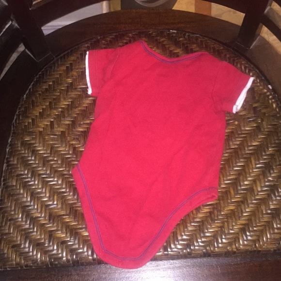 Boston Red Sox onesie/Boston university T-shirt - Picture 7 of 8